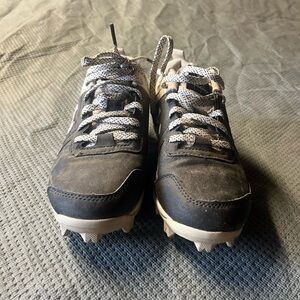 Kids Under Armor Black and White Baseball Cleats Athletic Shoes